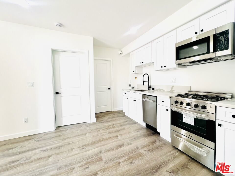 421 E Chevy Chase Drive A Property Photo 7