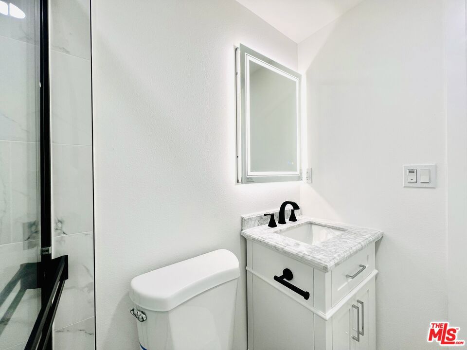 421 E Chevy Chase Drive A Property Photo 13