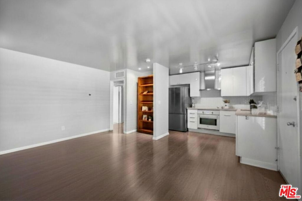 970 Palm Avenue 218 Property Photo 4