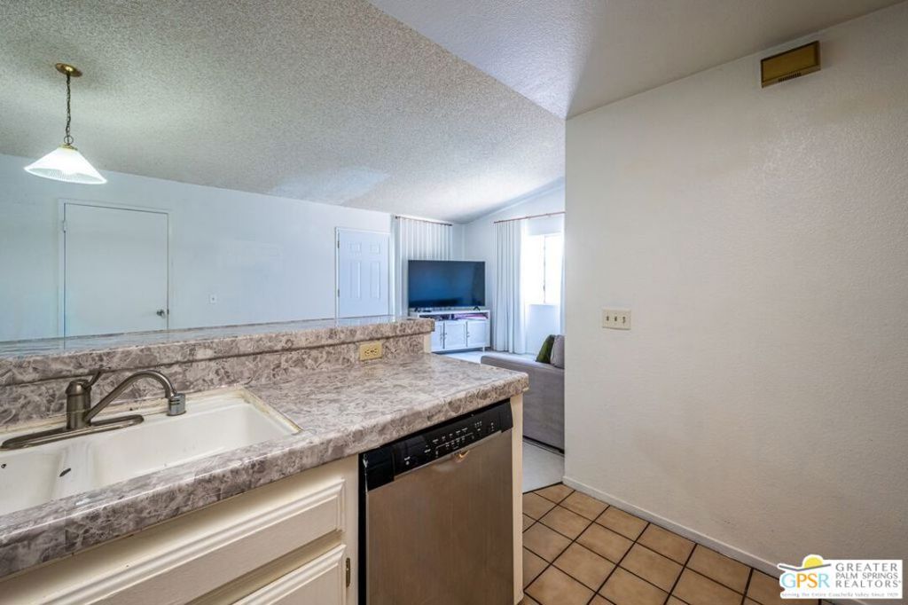 33434 Navajo Trail Property Photo 6