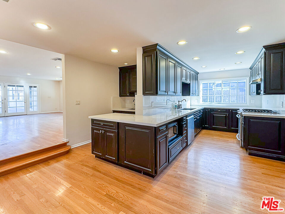 2445 22nd Street Property Photo 4