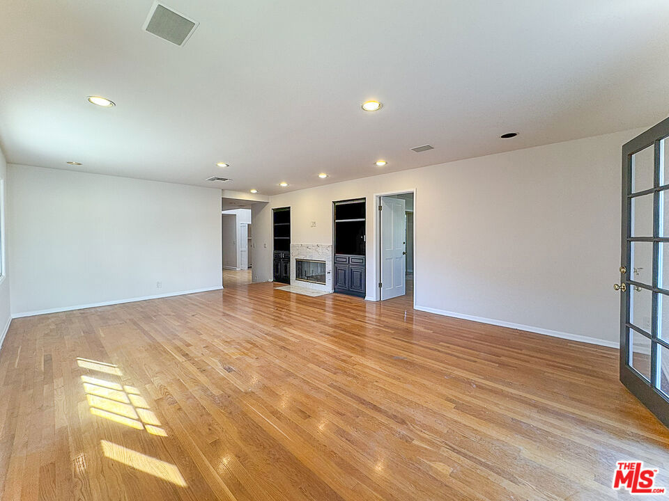 2445 22nd Street Property Photo 5