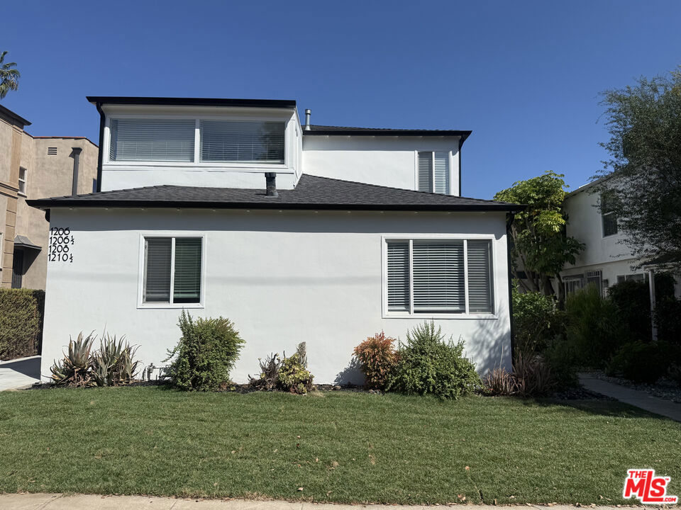 1208 S Cochran Avenue Property Photo 1