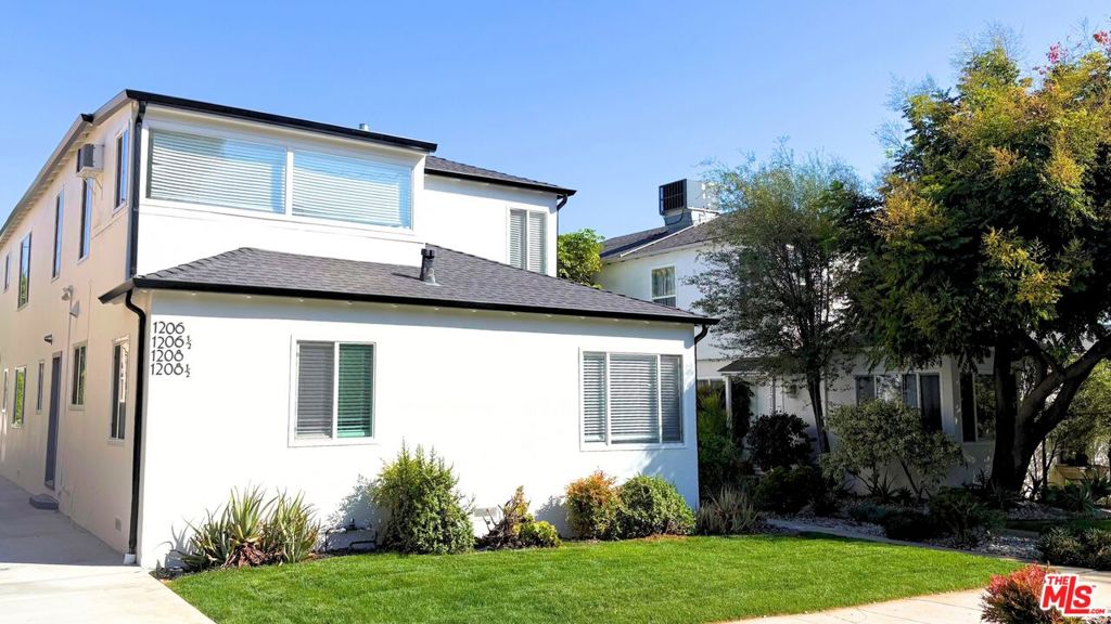 1208 S Cochran Avenue Property Photo 1
