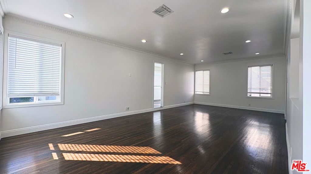 1208 S Cochran Avenue Property Photo 9