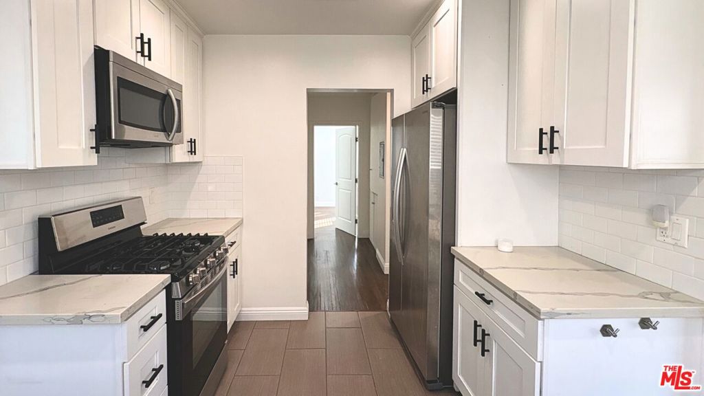 1208 S Cochran Avenue Property Photo 16