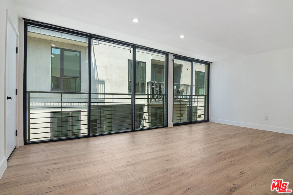 1236 N Fairfax Avenue 8 Property Photo 4