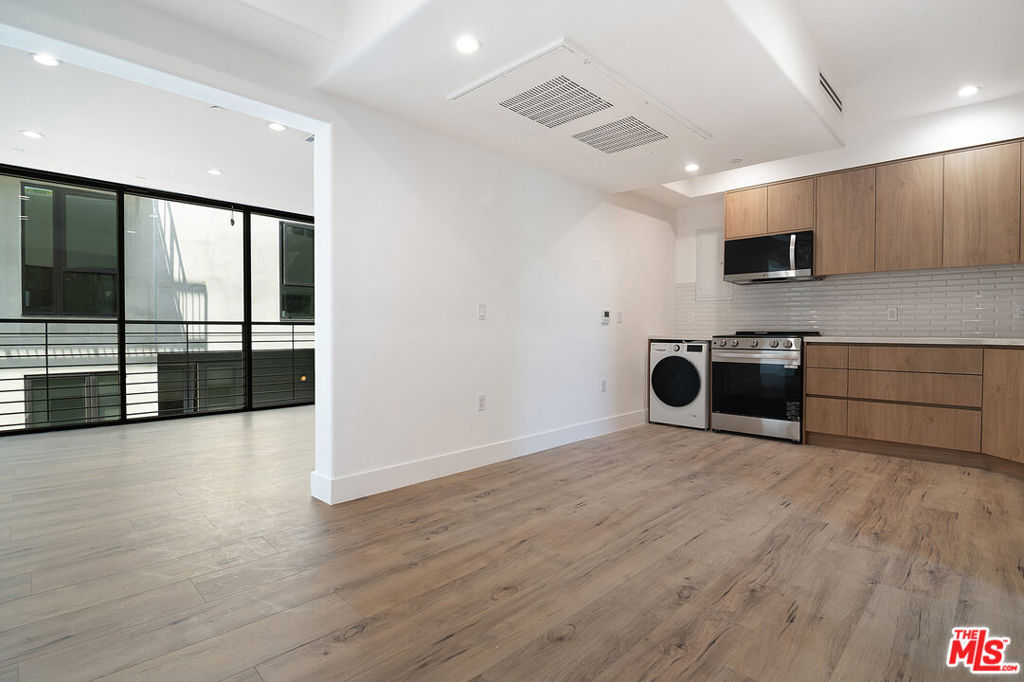 1236 N Fairfax Avenue 8 Property Photo 8