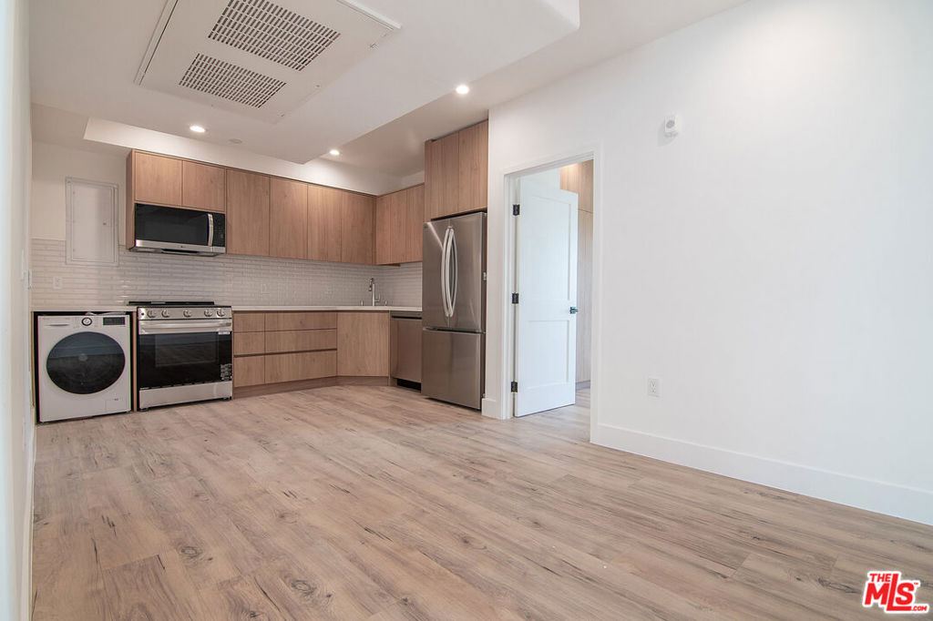 1236 N Fairfax Avenue 8 Property Photo 9