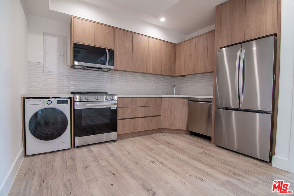1236 N Fairfax Avenue 8 Property Photo 10