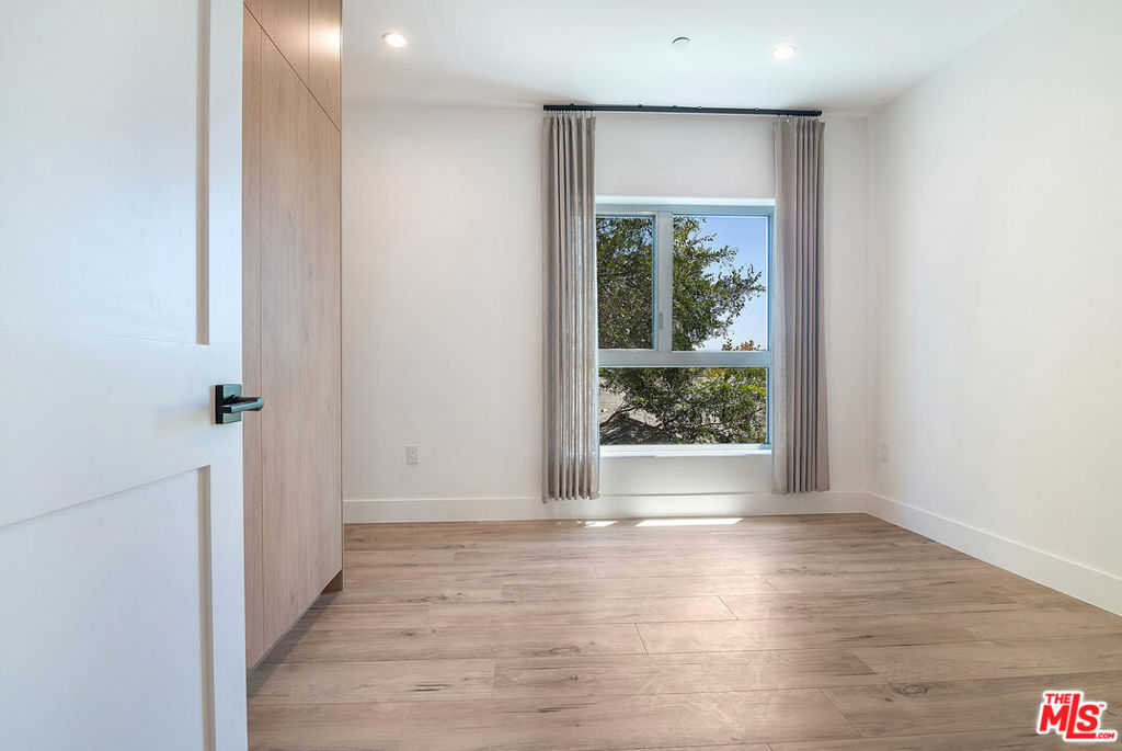 1236 N Fairfax Avenue 8 Property Photo 12
