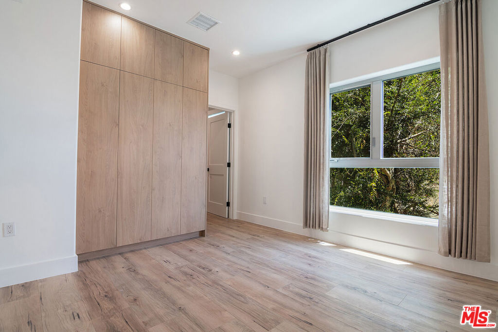 1236 N Fairfax Avenue 8 Property Photo 14