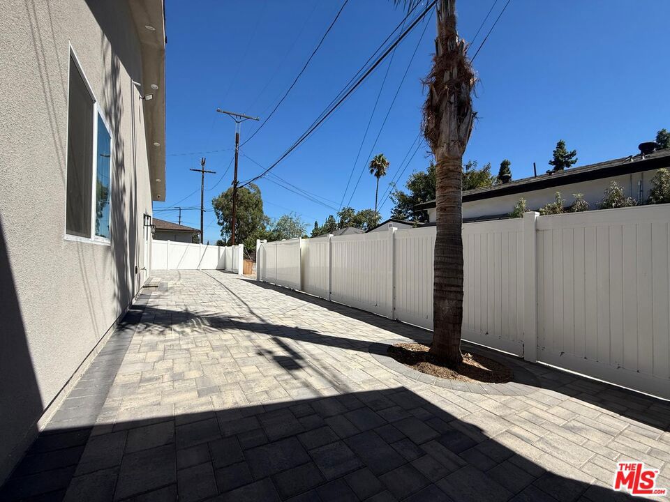 15830 1/2 Blackhawk Street Property Photo 2