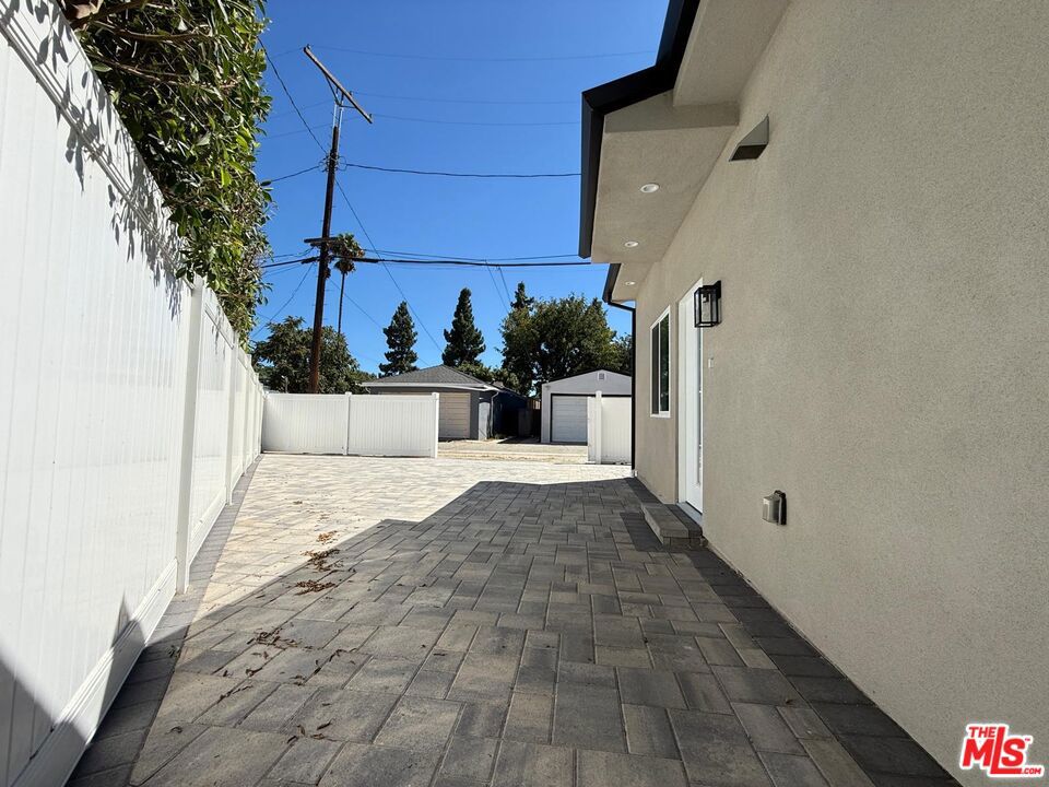 15830 1/2 Blackhawk Street Property Photo 3
