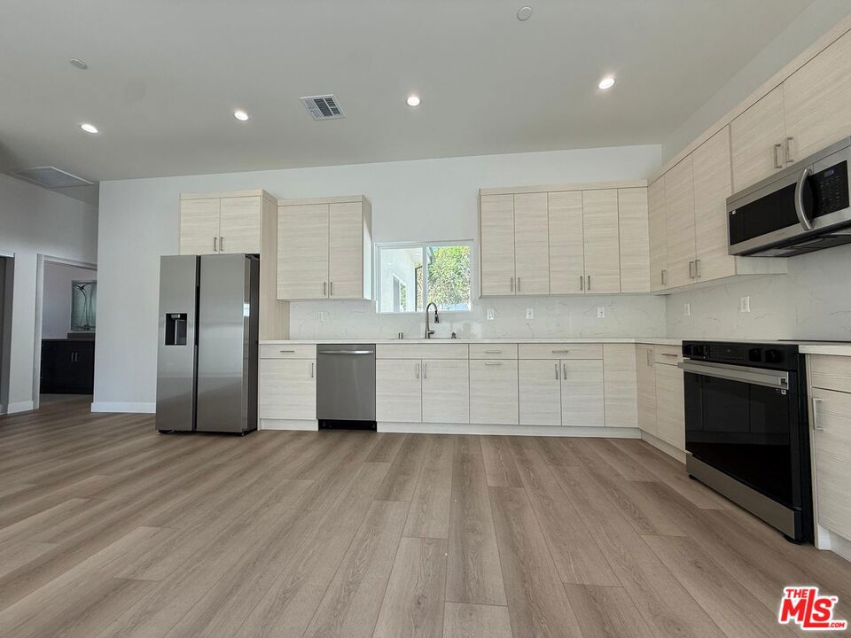 15830 1/2 Blackhawk Street Property Photo 9