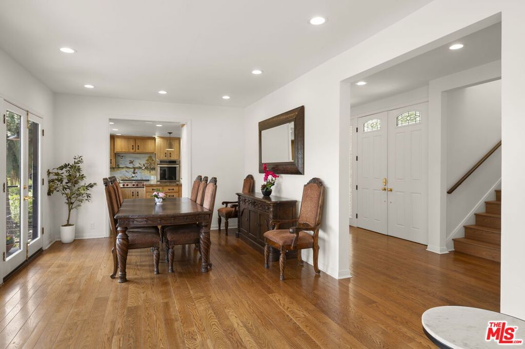1052 N Kenter Avenue Property Photo 8