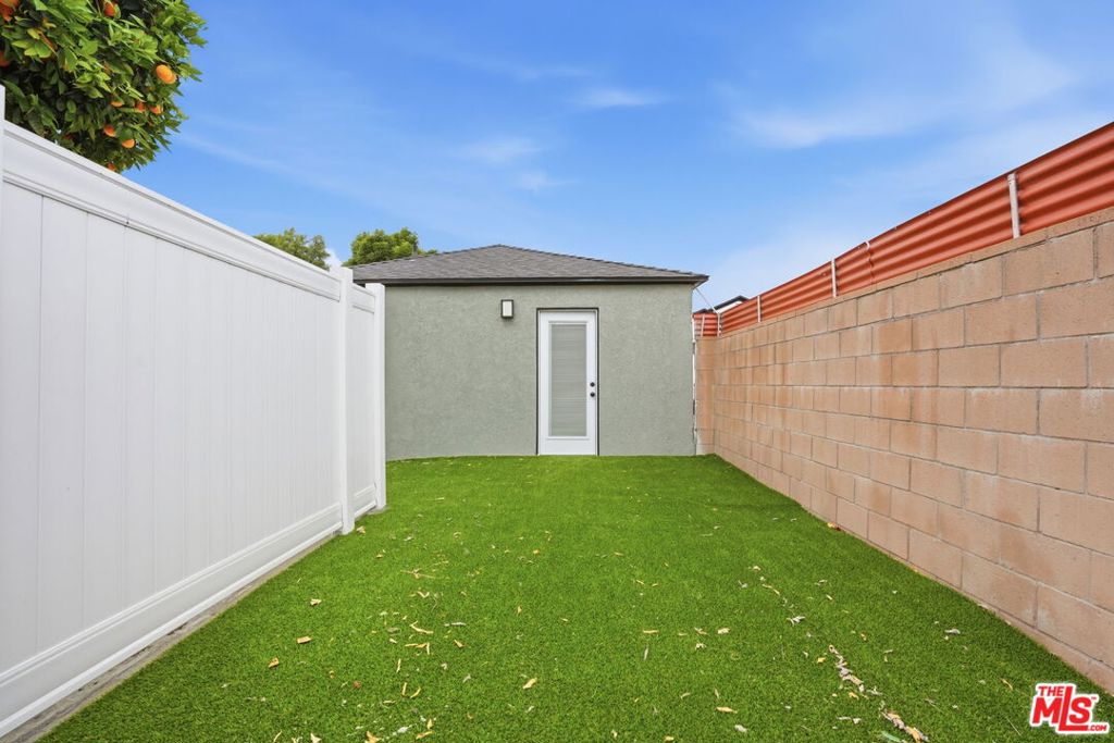 7530 & 7532 Gaviota Avenue Property Photo 27