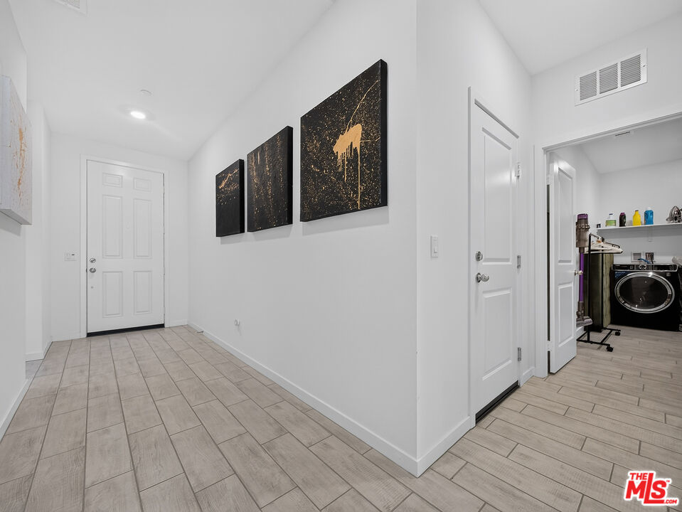 62652 N Crescent Street Property Photo 4