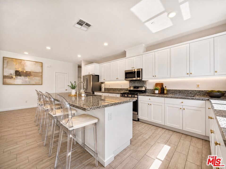 62652 N Crescent Street Property Photo 5