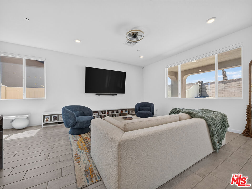 62652 N Crescent Street Property Photo 10
