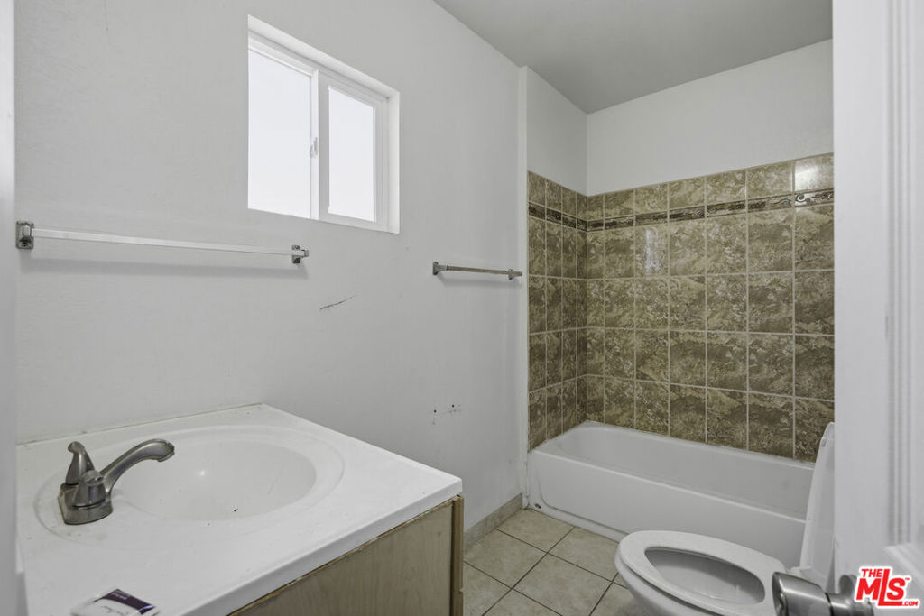 130 Kern Street Property Photo 20