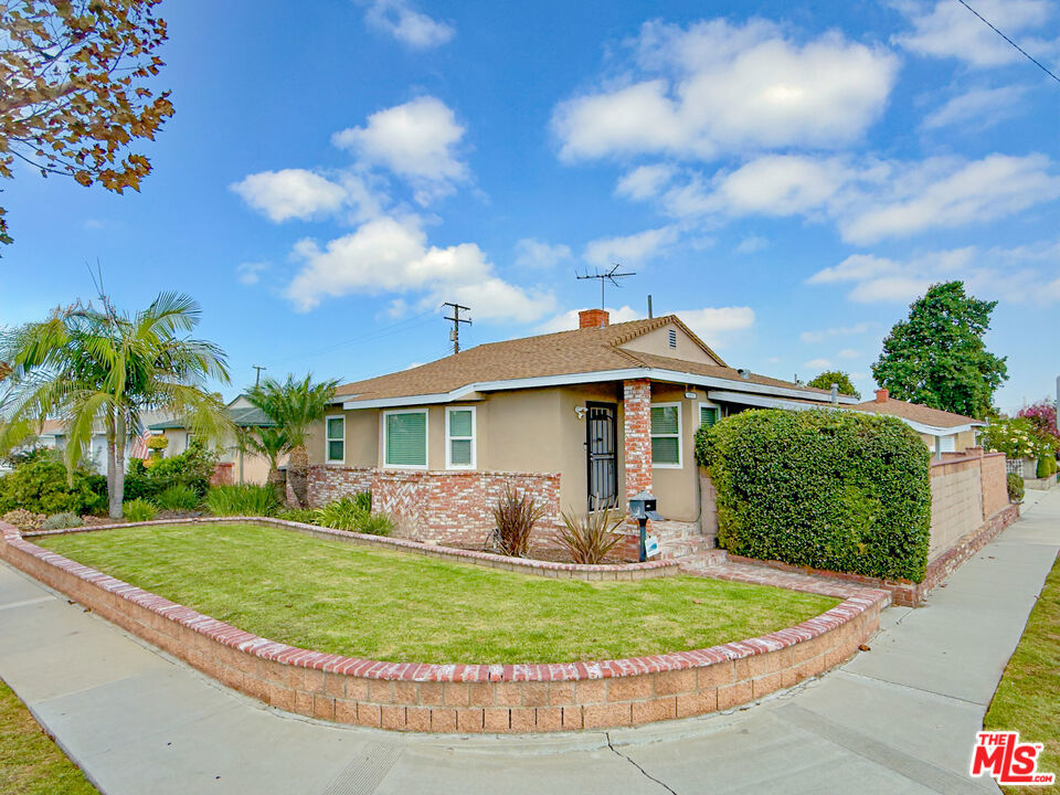 18515 Doty Avenue Property Photo 1