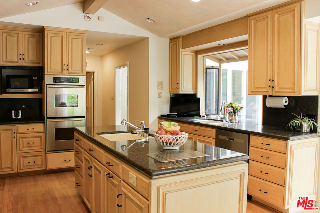 1079 Marilyn Drive Property Photo 8