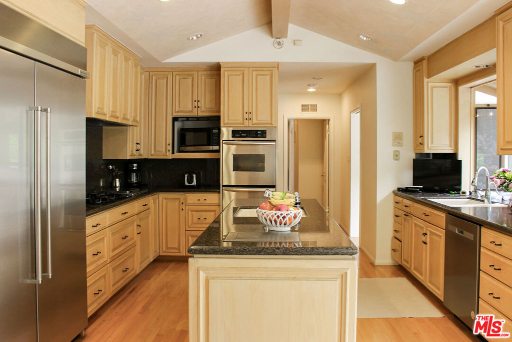 1079 Marilyn Drive Property Photo 9