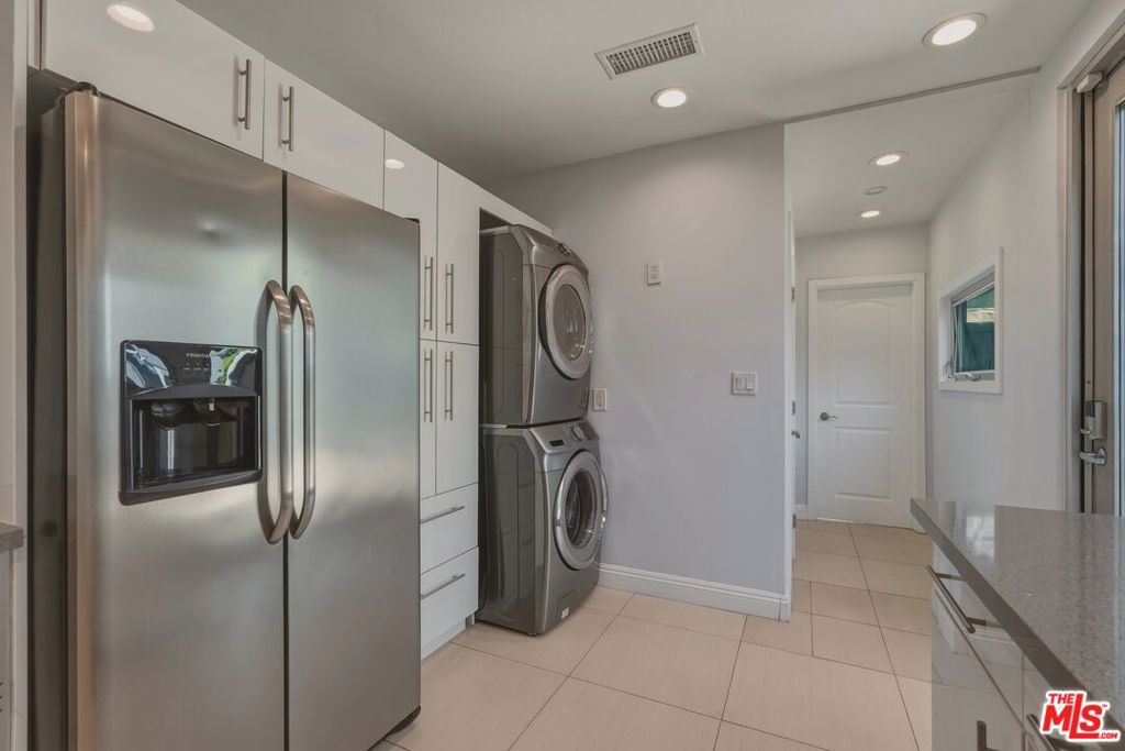1301 N Orange Grove Avenue Property Photo 15