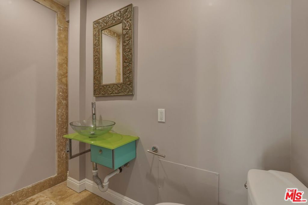 1301 N Orange Grove Avenue Property Photo 19