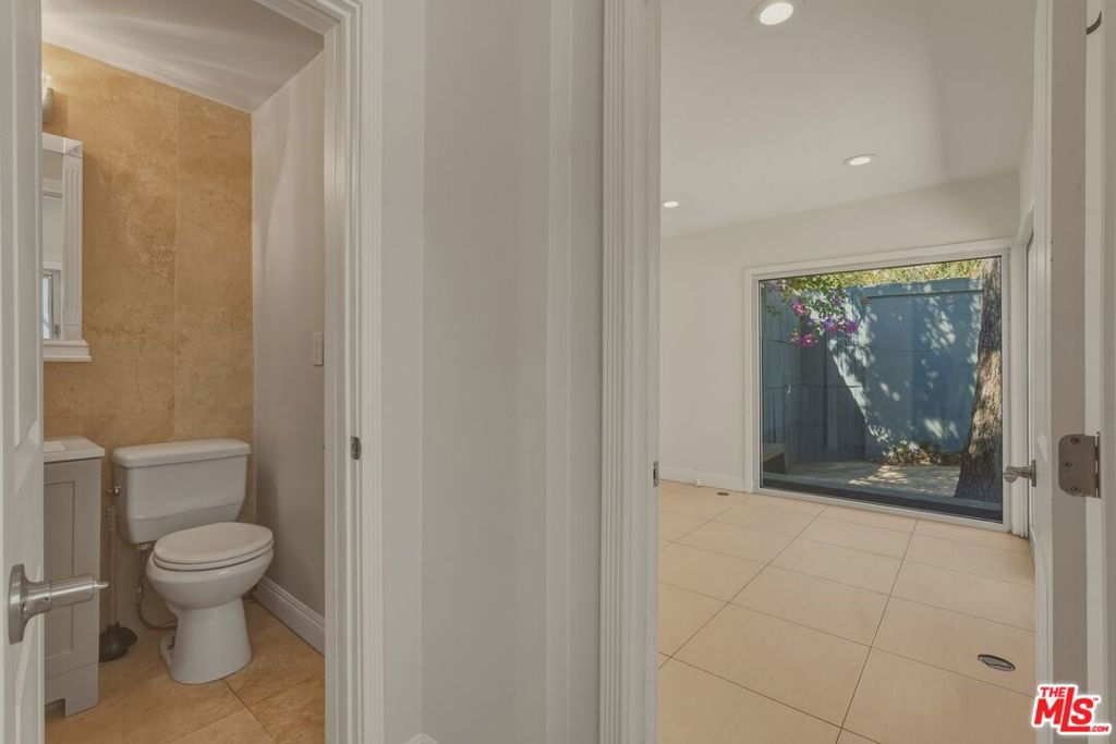 1301 N Orange Grove Avenue Property Photo 21
