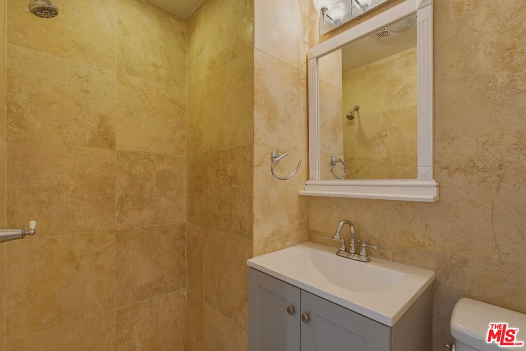1301 N Orange Grove Avenue Property Photo 22