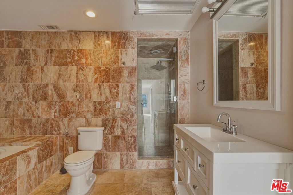 1301 N Orange Grove Avenue Property Photo 25