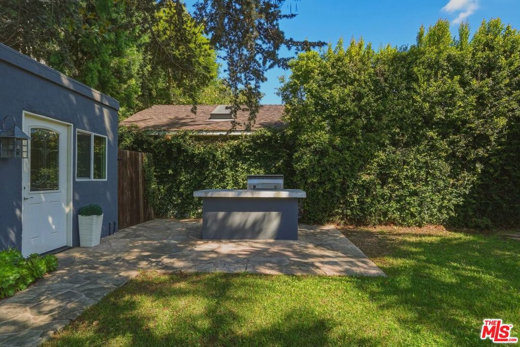 1301 N Orange Grove Avenue Property Photo 30