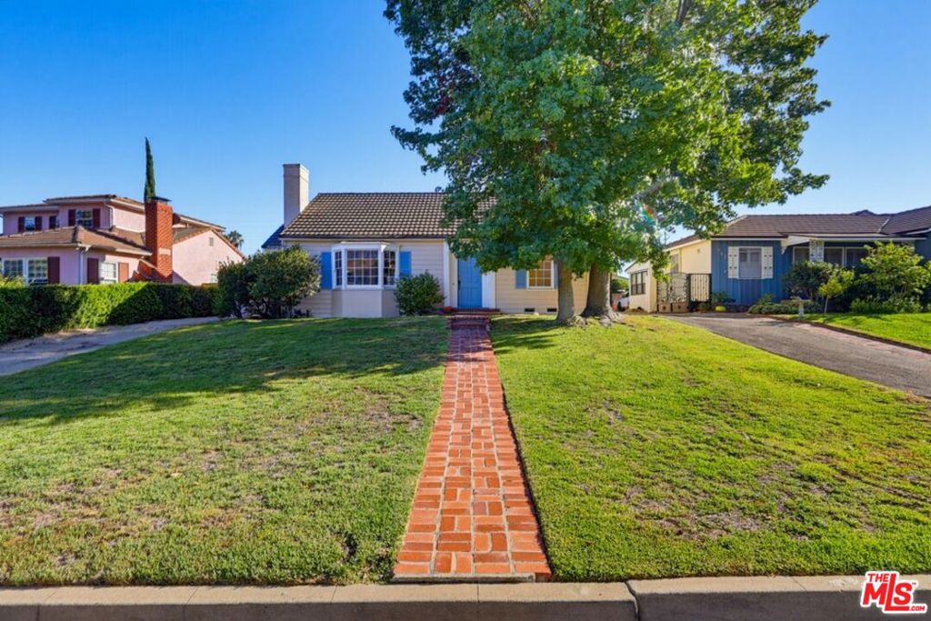 846 Victoria Drive Property Photo 1