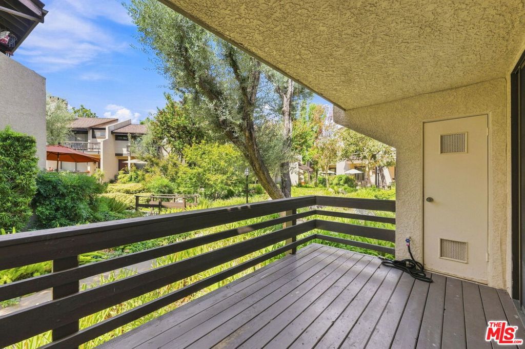 21801 Burbank Boulevard 83 Property Photo 17
