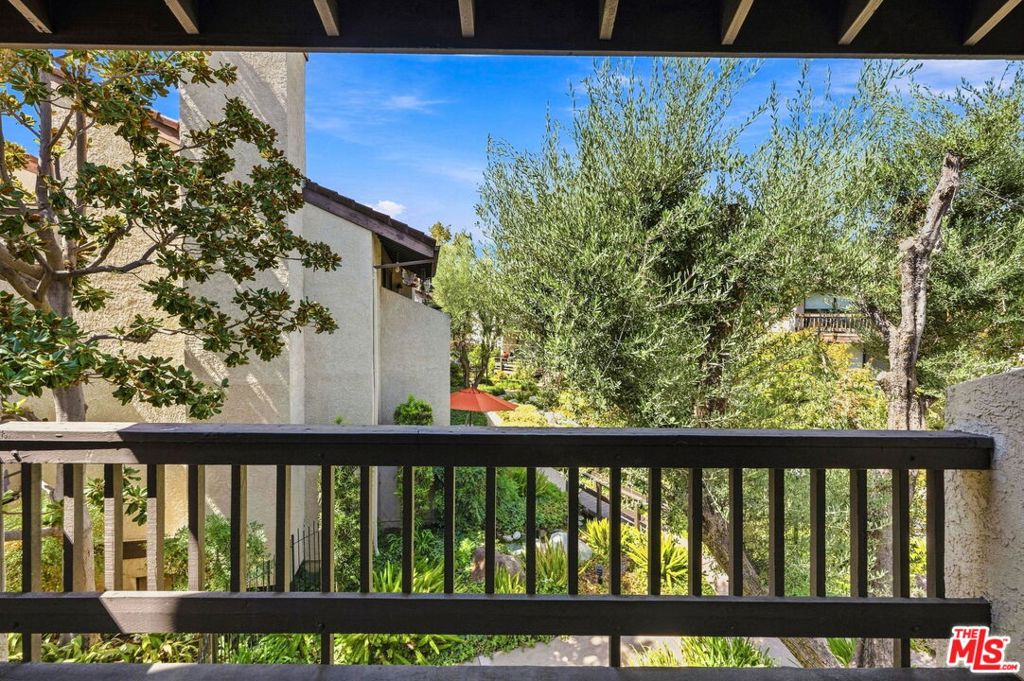 21801 Burbank Boulevard 83 Property Photo 29