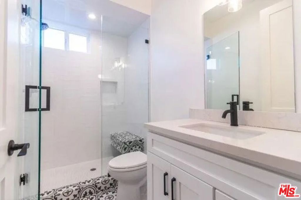 5325 Ben Avenue 1/2 Property Photo 4