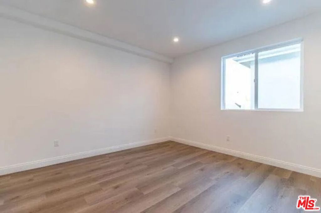 5325 Ben Avenue 1/2 Property Photo 5