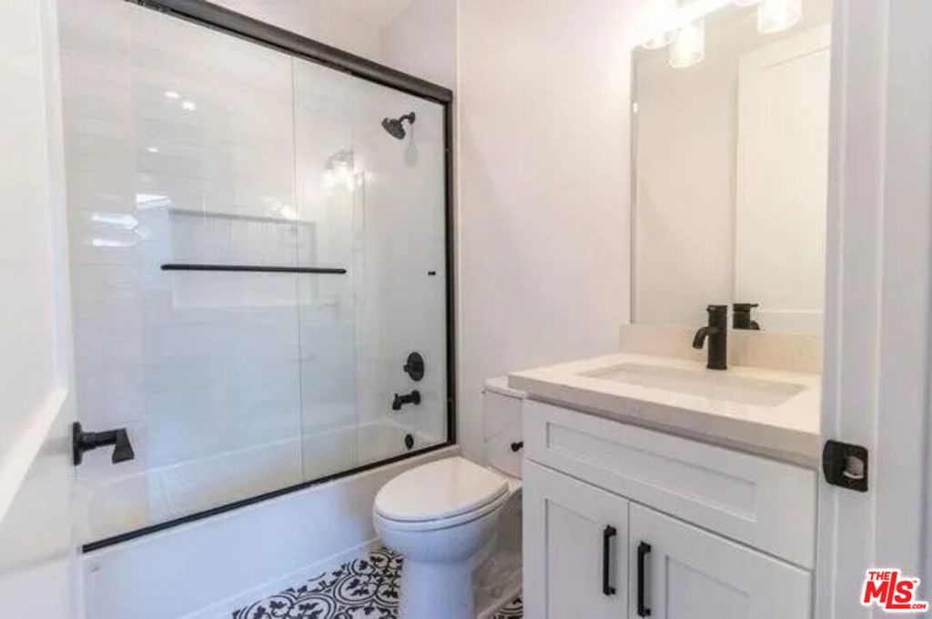 5325 Ben Avenue 1/2 Property Photo 6