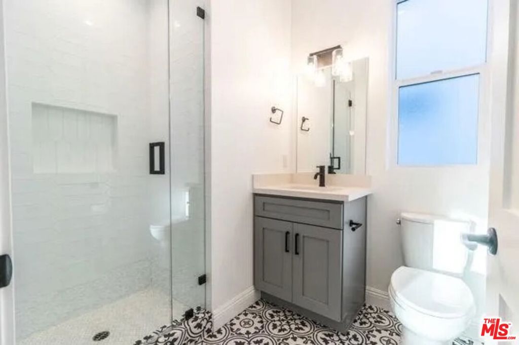 5325 Ben Avenue 1/2 Property Photo 8