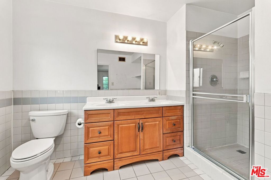 2136 Hillsboro Avenue Property Photo 8