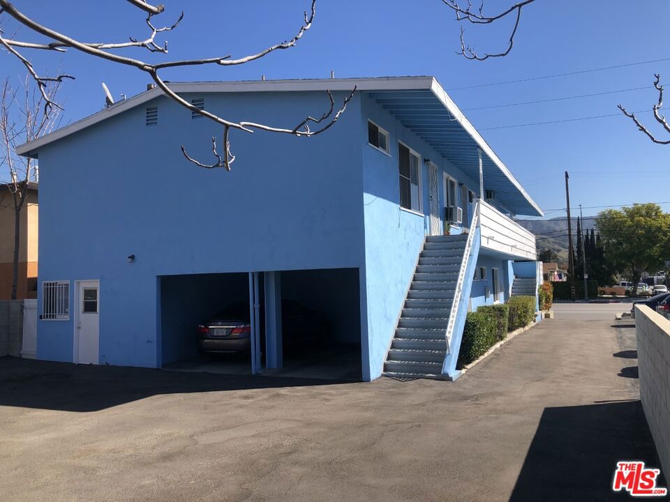 7539 N Hollywood Way Property Photo 8