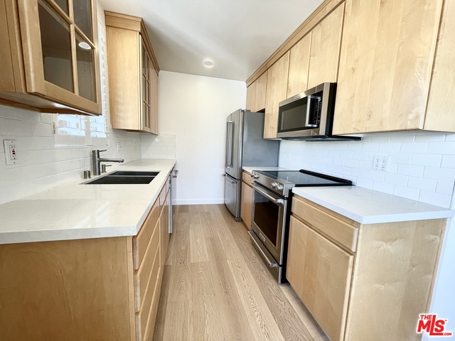 917 2nd Street 305 Property Photo 6