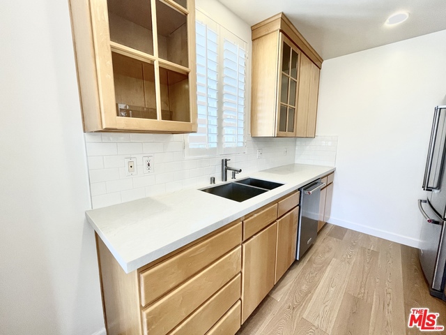 917 2nd Street 305 Property Photo 7