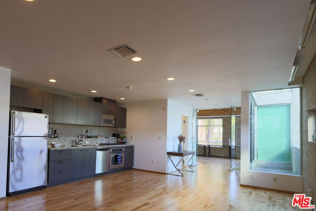 6615 Melrose Avenue 1 Property Photo 10