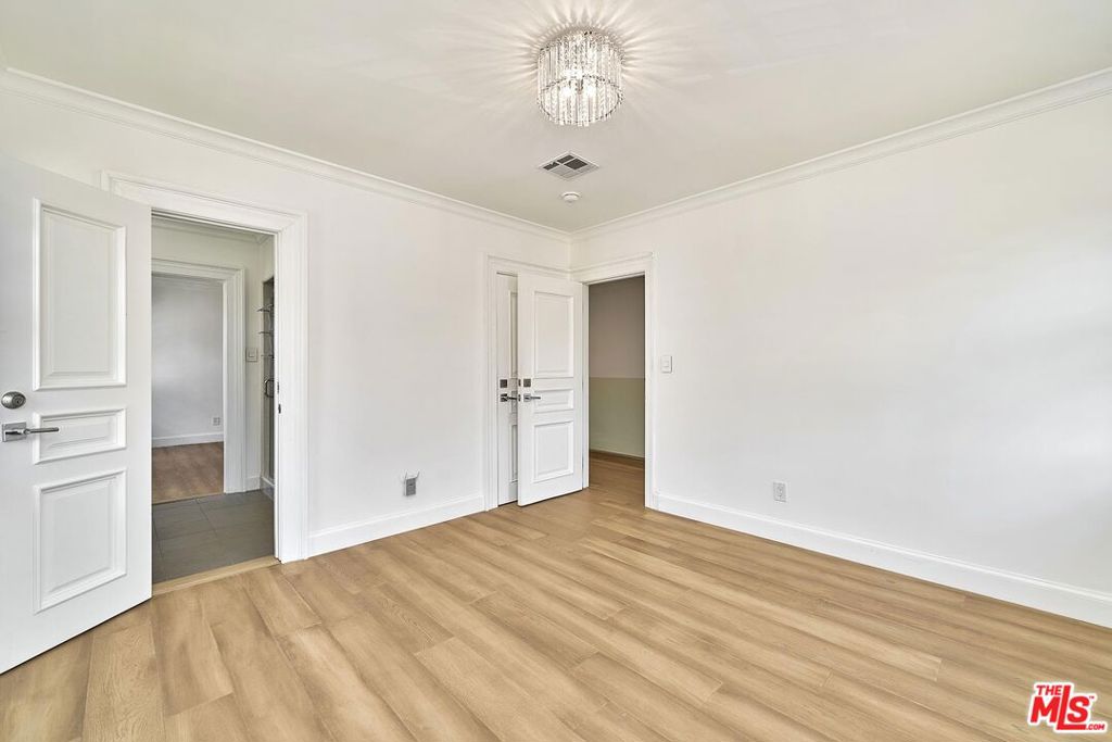 860 S Norton Avenue Property Photo 54