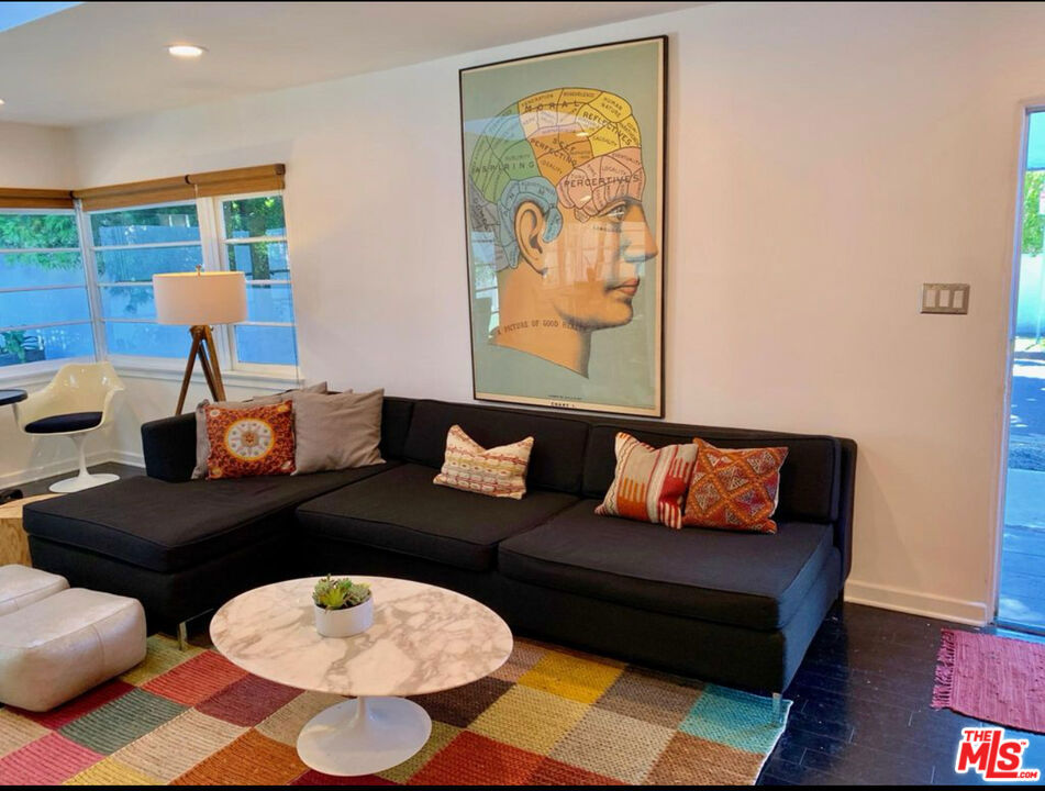 8467 Willoughby Avenue Property Photo 10