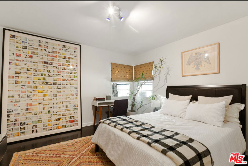 8467 Willoughby Avenue Property Photo 14