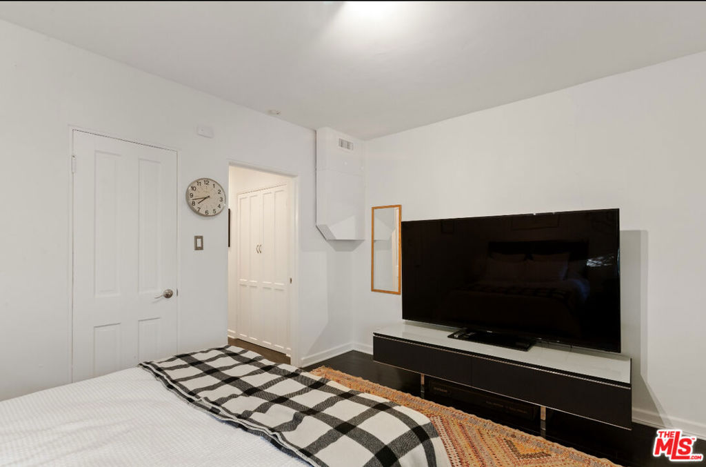 8467 Willoughby Avenue Property Photo 16